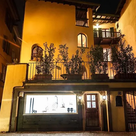 Town House 公寓